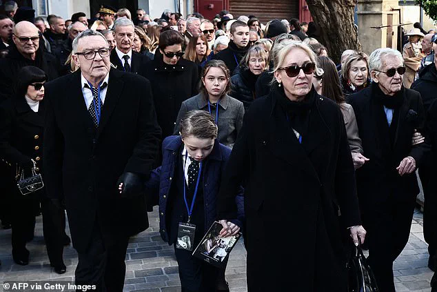 A Poignant Tribute: Young Heir's Resemblance to Brigitte Bardot at French Icon's Funeral