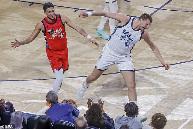 Barack Obama's Impressive Courtside Moment as Jokić and Booker Chase Loose Ball at NBA All-Star Game