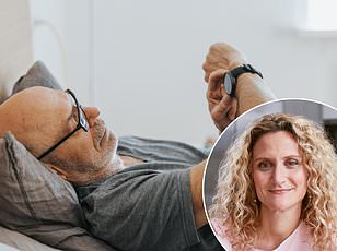 Chronic Cold Hands: A Hidden Health Warning Linked to Thyroid Disorders and Raynaud's Disease