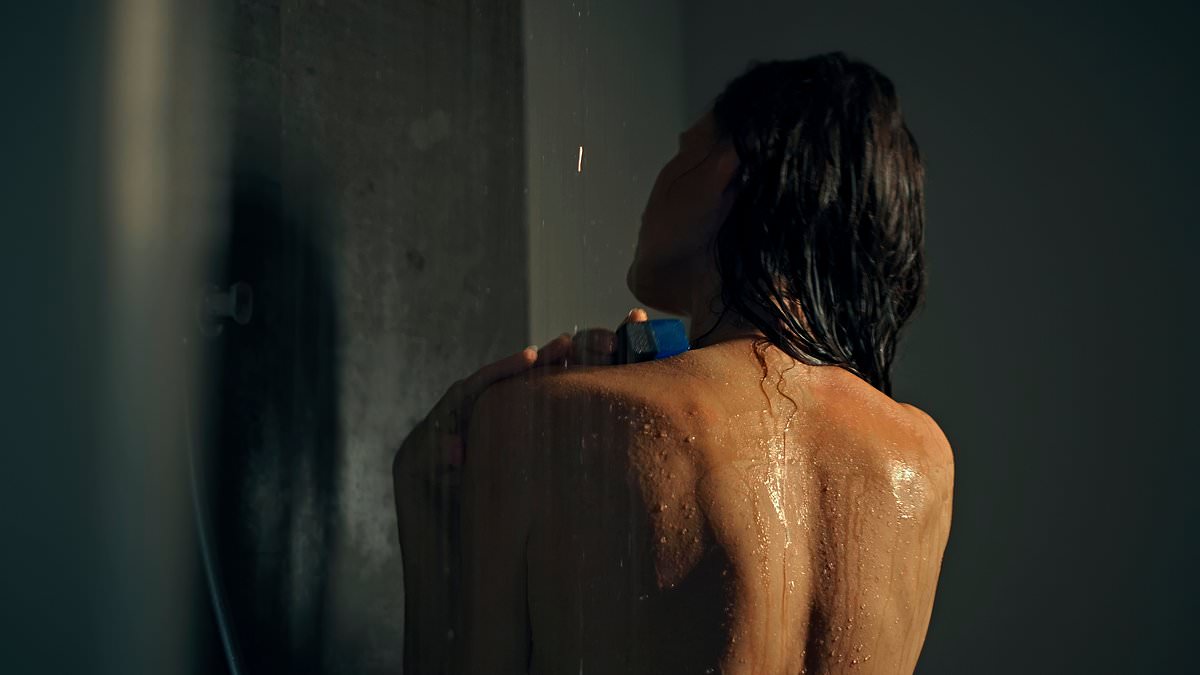 Dark Showering Gains Scientific Support as Sleep Aid