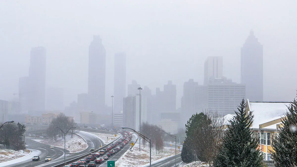Daytona Beach and Atlanta Face Hazardous Air Quality Amid Stagnant Air and Wildfire Smoke