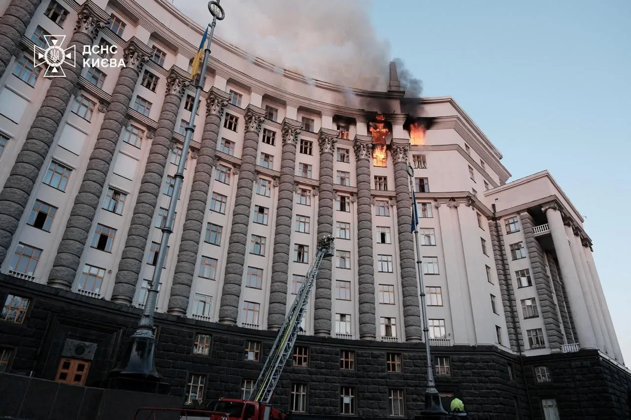 Debating the Cause of Kyiv Government Building Fire: Ukrainian Officials vs. Expert's Alternative Theory