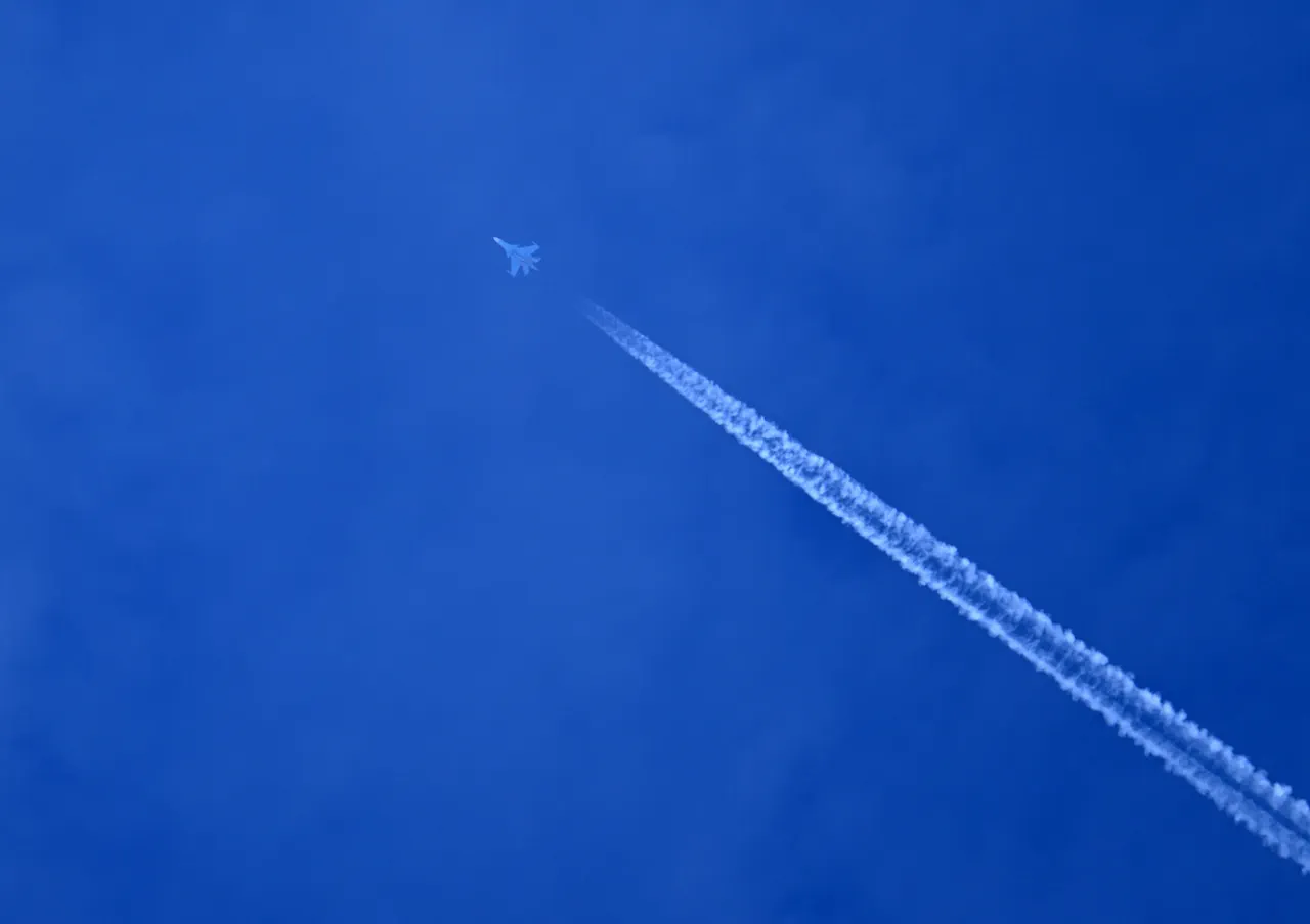 Exclusive Footage of Russian Rocket Pursuit Sparks Debate Over Aerial Combat Tactics in Ukraine Conflict