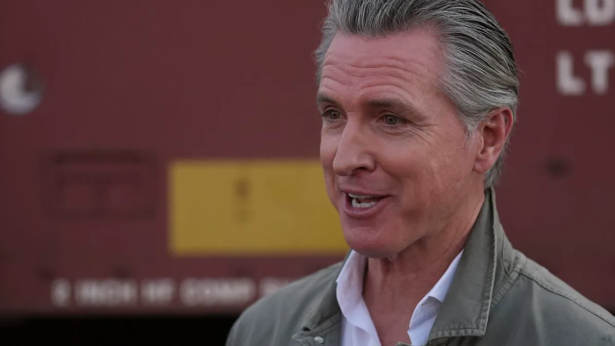 Federal Judge Blocks California Law to Limit Federal Immigration Enforcement, Reigniting State-Federal Power Debate