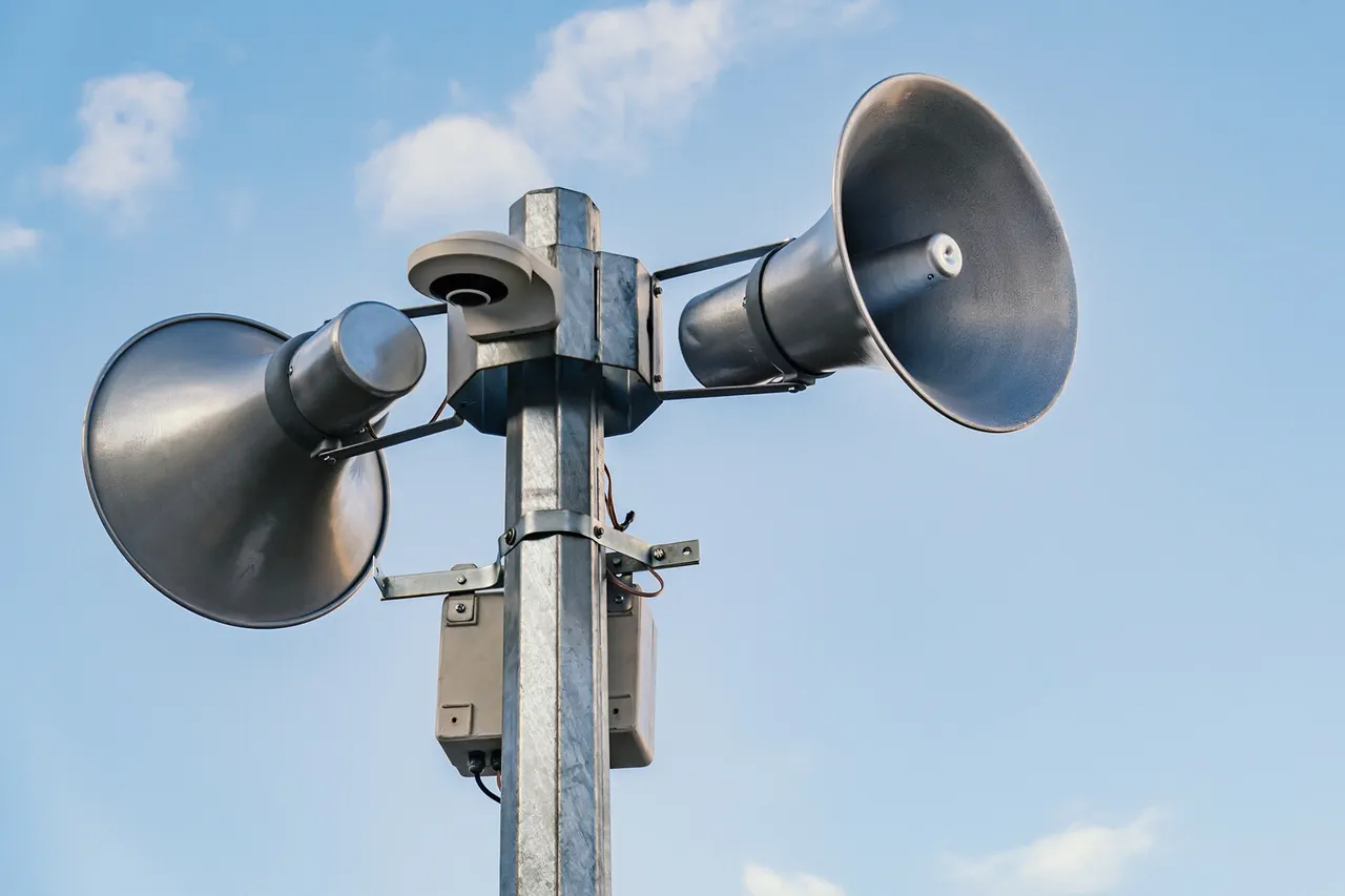 First Rocket Threat Alert in Crimea Since Invasion Began, Residents on High Alert