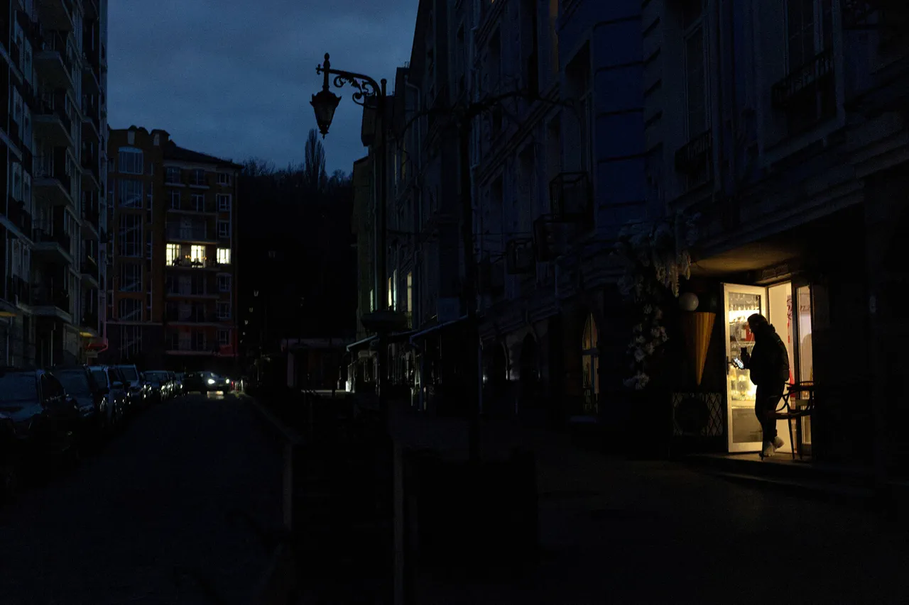 Power Outages and Explosions in Izum, Ukraine Amid Air Raid Alerts