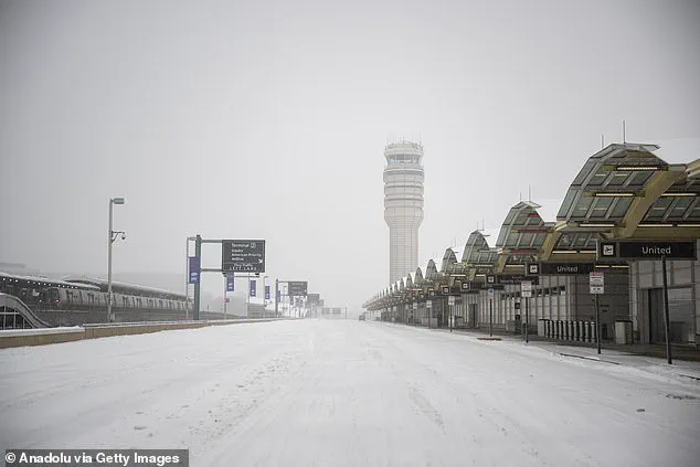 Public Frustration Mounts as Major Airline Faces Criticism Over Handling of Winter Storm Disruptions