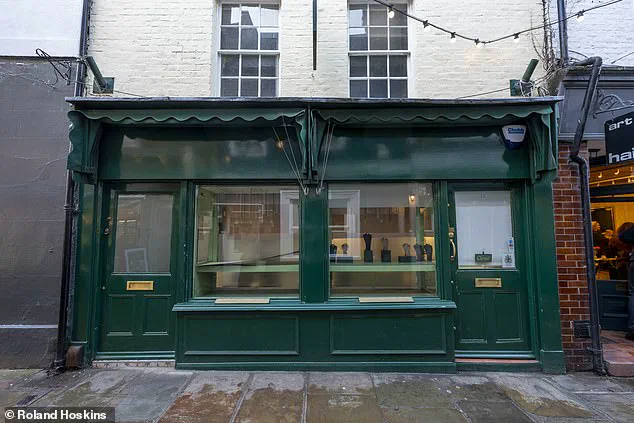 Shocking Robbery at Richmond Jeweler: White Van Used in Precision Heist