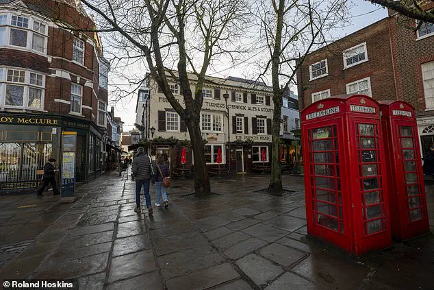 Shocking Robbery at Richmond Jeweler: White Van Used in Precision Heist