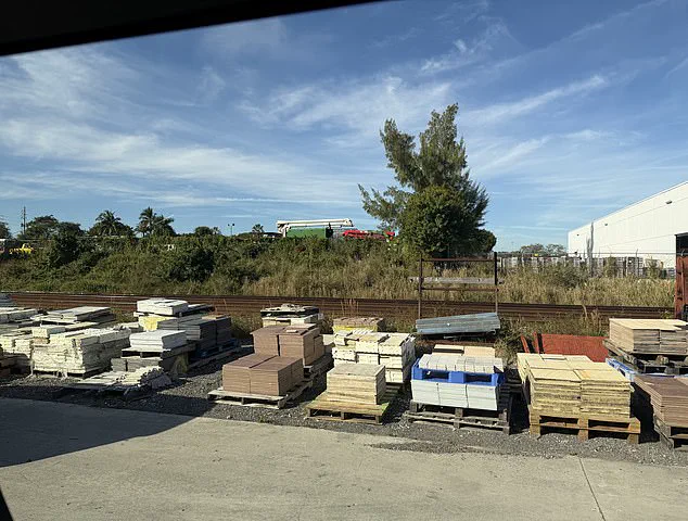 Trump's White House Renovation Sparks Legal and Political Controversy Over Funding and Regulations