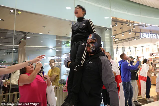 Violent Confrontation Breaks Out Between Anti-Migrant Protesters and Police at Canary Wharf