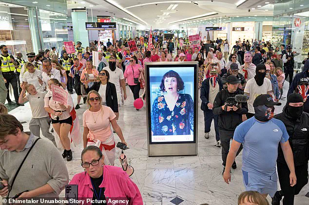 Violent Confrontation Breaks Out Between Anti-Migrant Protesters and Police at Canary Wharf