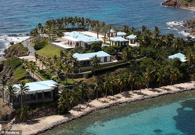 New Epstein Files Photo Shows Stephen Hawking at 2006 Controversial Gathering