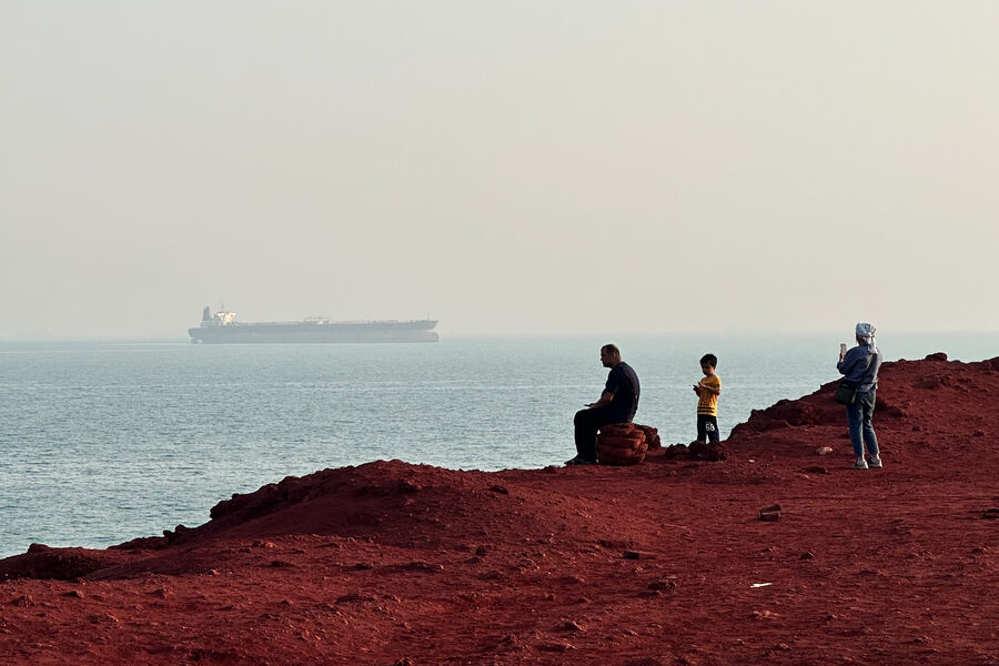 Iran's IRGC Orders Closure of Strait of Hormuz, Threatening Global Energy Markets and Geopolitical Stability