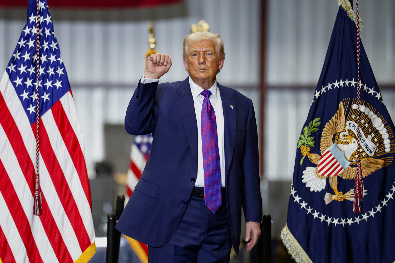 U.S. to Avoid Ground Invasion of Iran, Focus on Aerial and Naval Operations, Says Senator Tom Cotton