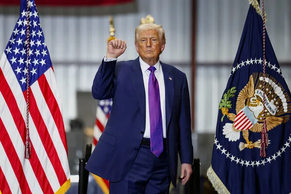 U.S. to Avoid Ground Invasion of Iran, Focus on Aerial and Naval Operations, Says Senator Tom Cotton