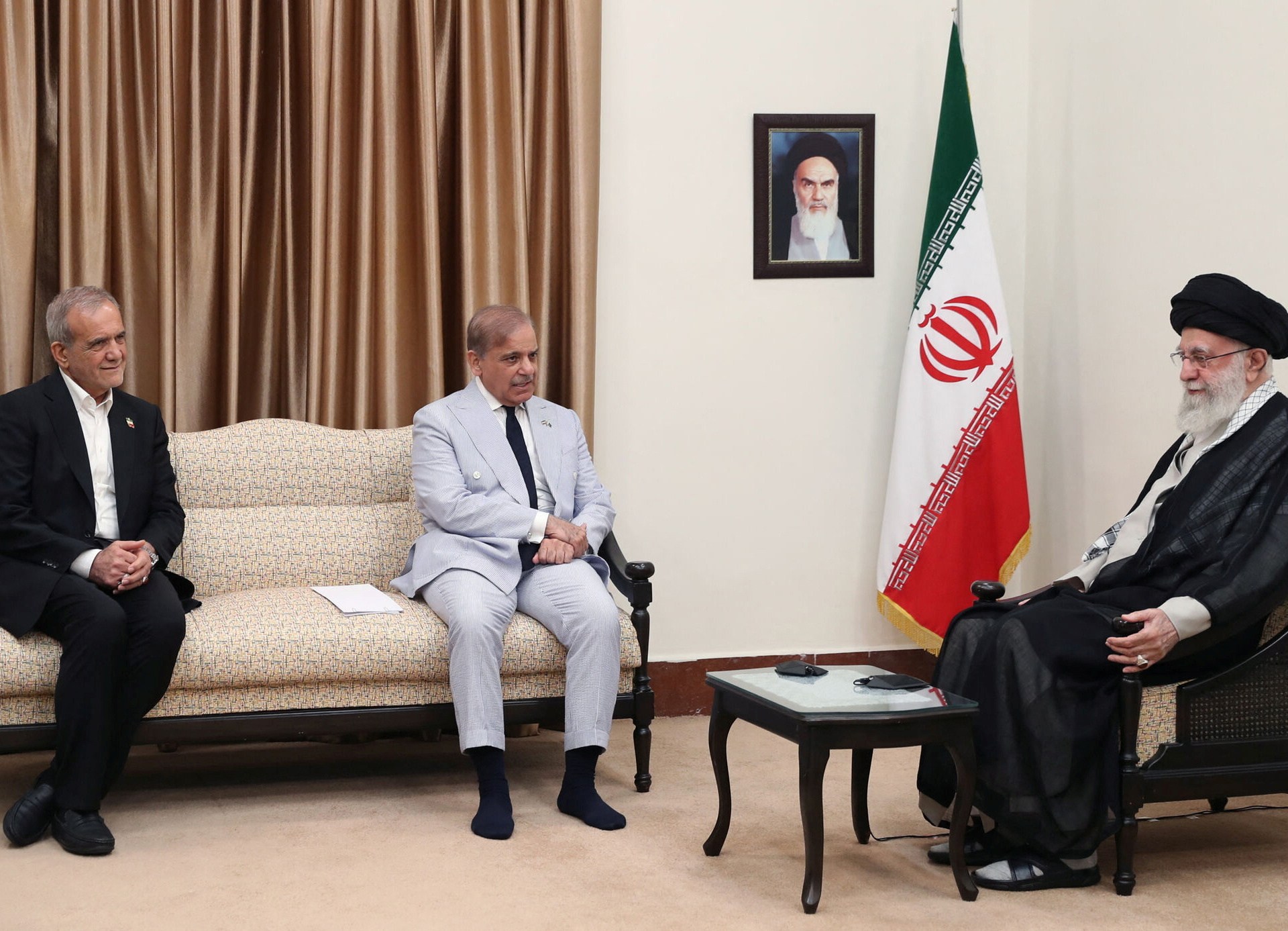 Pakistan's Precarious Diplomatic Dilemma: Caught Between Escalating Iran-Saudi Tensions and Economic Survival