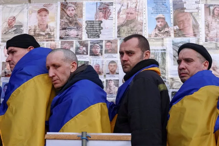 Ukraine and Russia Exchange 500 Prisoners Each as Zelenskyy Tours Eastern Front