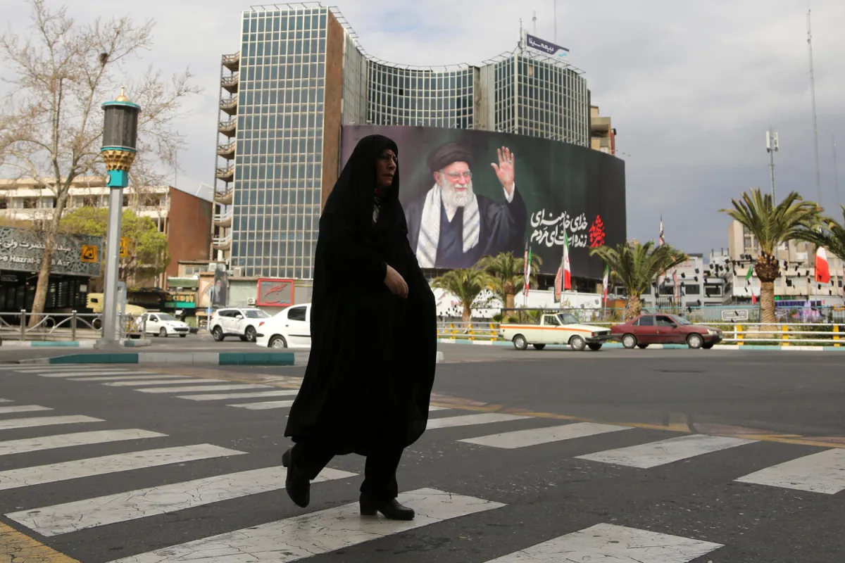 Iran's Ten-Year War Readiness: Military Adviser Highlights Prolonged Conflict Strategy