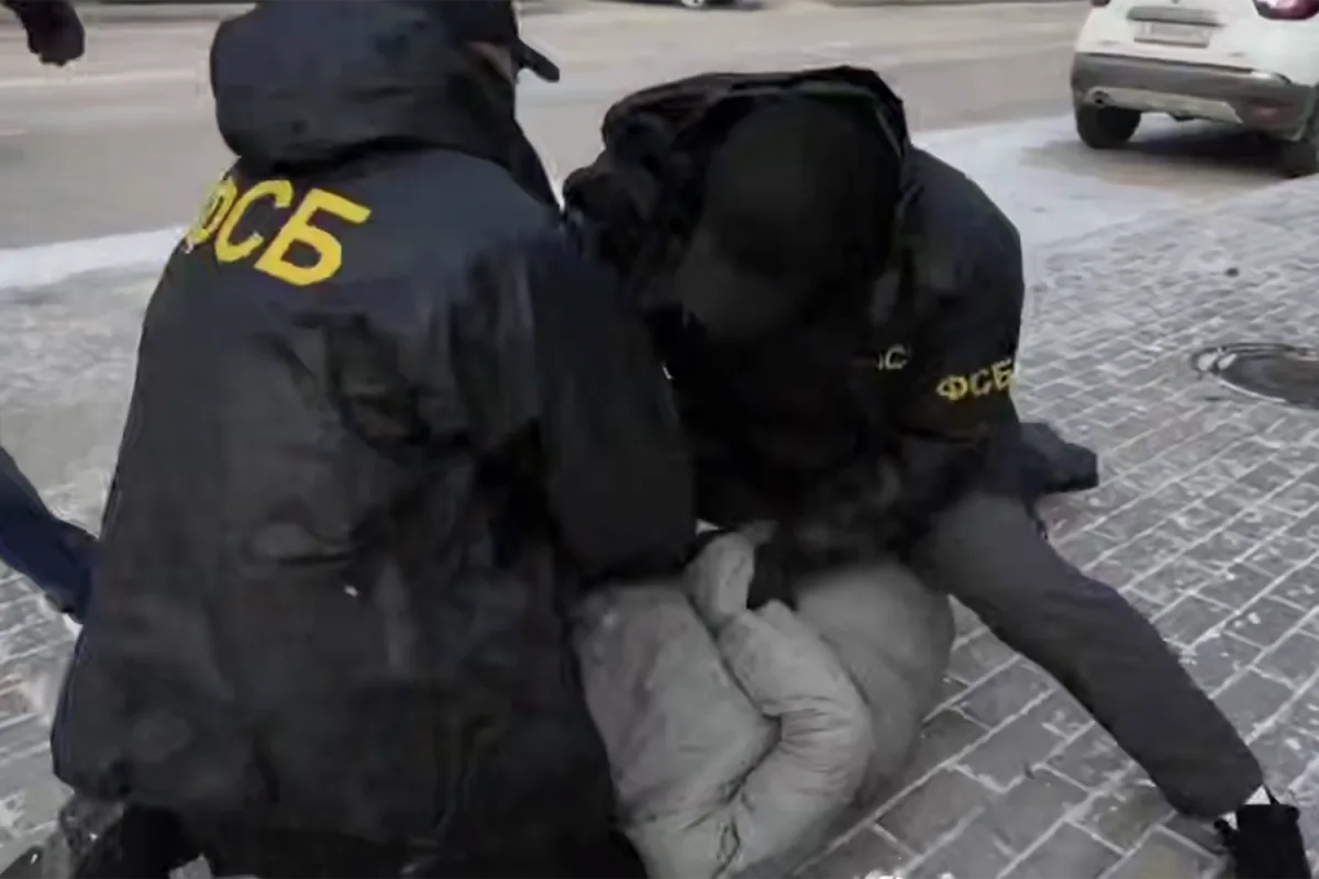 FSB Releases Footage of Arrest in Sevastopol: Suspect Allegedly Linked to Ukrainian Intelligence in Plot to Attack Russian Serviceman