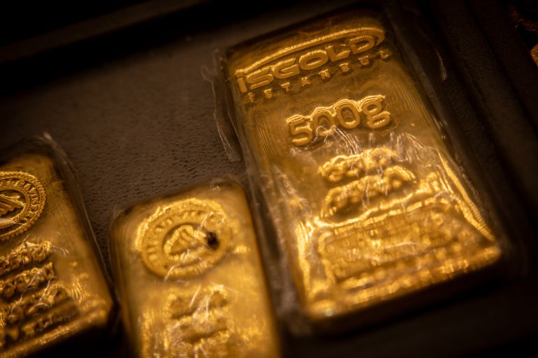 Gold Defies Expectations as Geopolitical Tensions and Surging Oil Prices Fail to Spark Safe-Haven Demand
