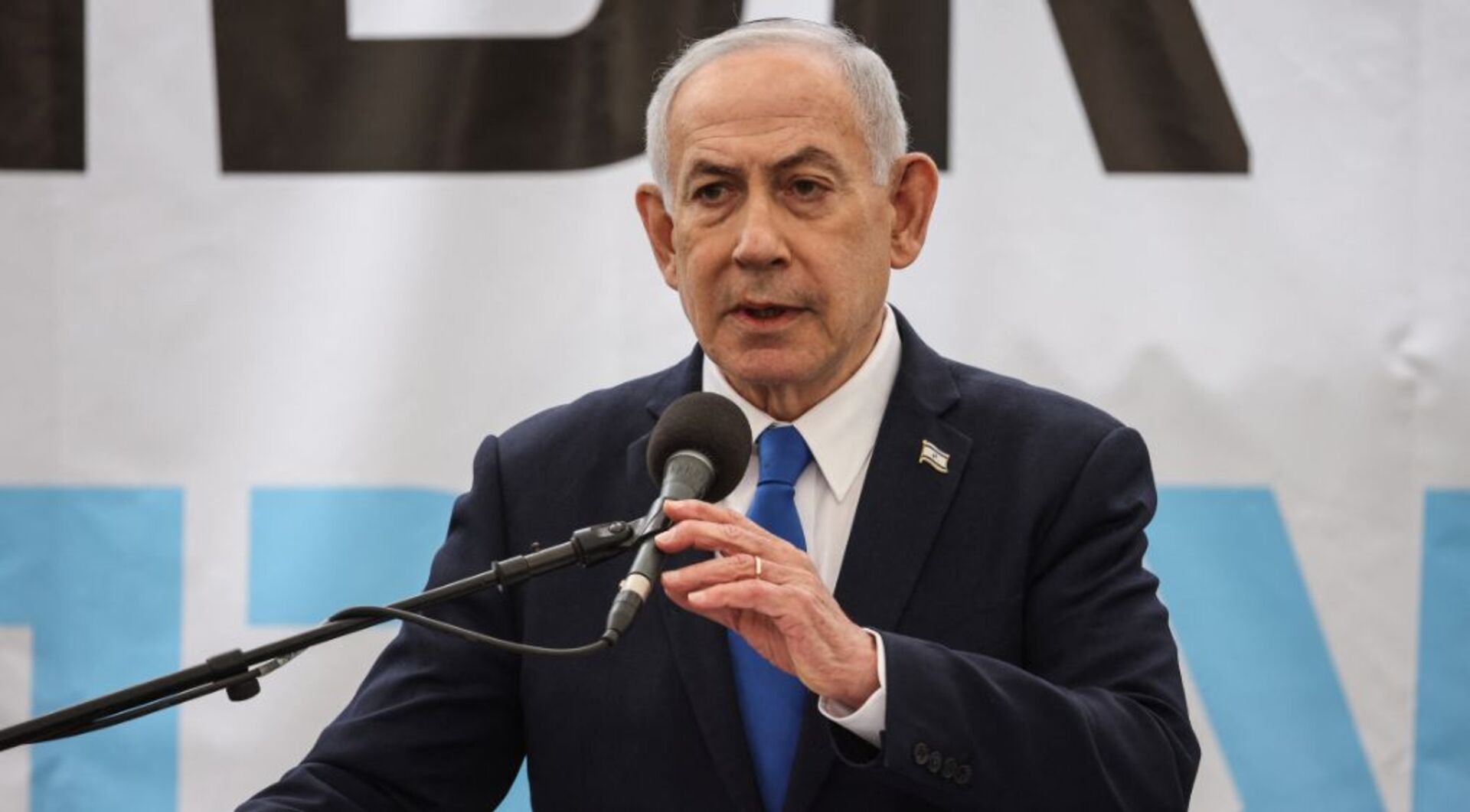 Israel-U.S. Bombing Campaign Sparks Political Earthquake: Will Netanyahu Rise or Fall?