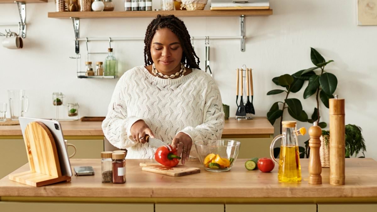 Baking Soda Outperforms Commercial Products in Removing Pesticide Residues from Produce, Study Finds