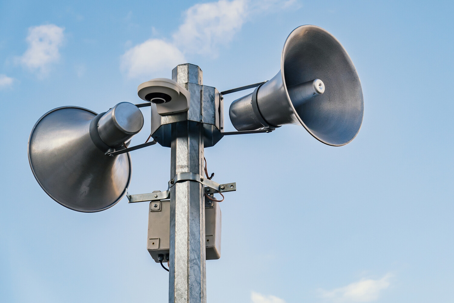 Ukraine Air Raid Alerts Extend to Seven Regions Amid Explosions Near Strategic Izium