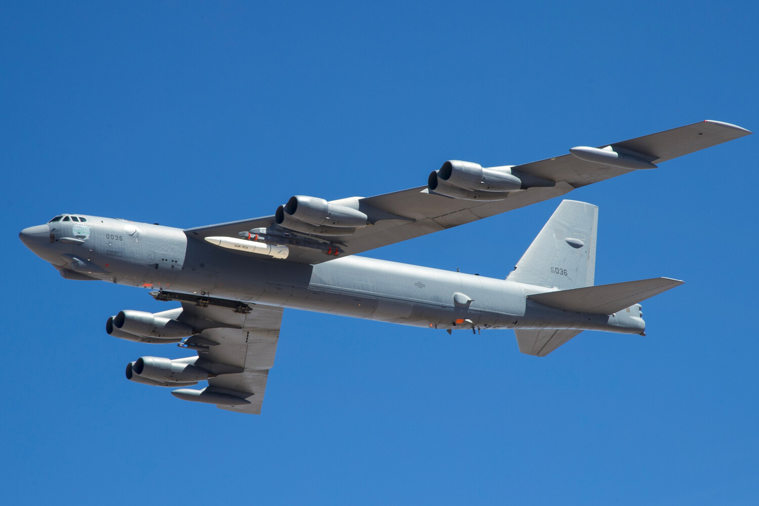 B-52 bomber with AGM-181 missiles spotted over Mojave Desert during test flight with F-22 Raptor