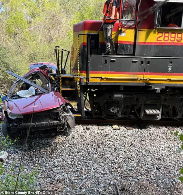 Mississippi Train-Van Crash Kills Five, Including Mother and Two Daughters