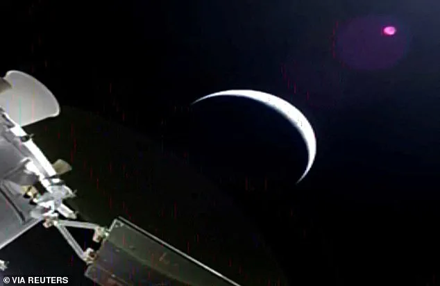 NASA's Artemis II Crew Faces Suspected Cabin Leak After Critical Lunar Maneuver