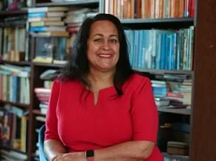 Brain Fog During Menopause: Understanding the Hormonal Shifts Behind the Temporary Mental Struggle