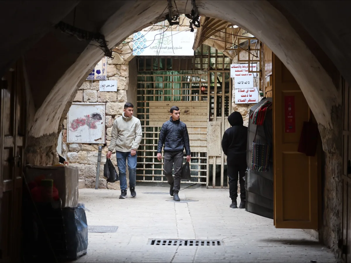 Israeli Forces Tighten Grip on Ibrahimi Mosque in Hebron, Deepening Tensions and Undermining Palestinian Heritage