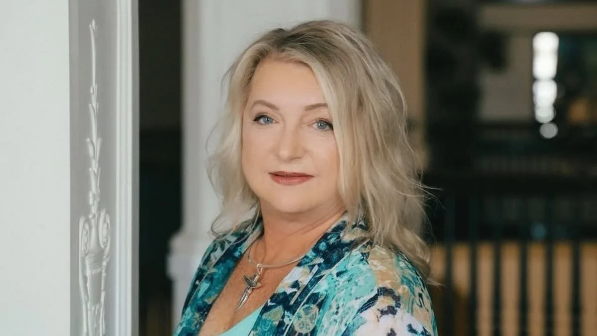 Psychic Medium Reveals Spirits' Regret Over Rigid Faith Interpretations, Yearn for Unity