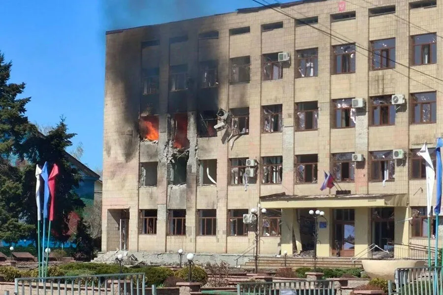 Ukrainian Forces Strike Starobelsky District Building, Injuring Two Civilians