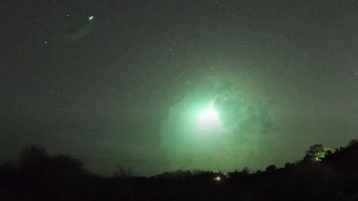 Colossal Green Fireball Lights Up British Skies, Sparking Nationwide Amazement and Confusion