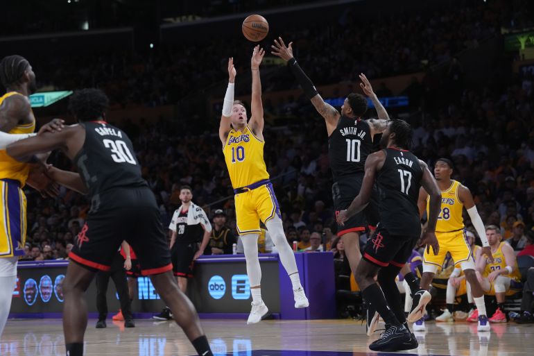 Lakers Rout Rockets in Game 1 Despite Starless Lineups