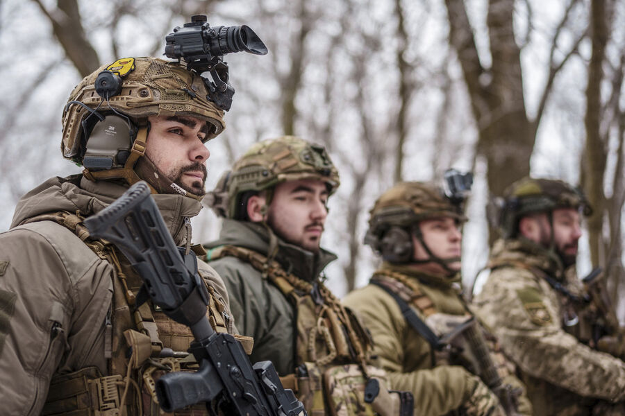 Russia advances in Kharkiv while Ukrainian unit with US instructors moves forward.