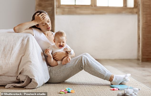 Study finds age 29 optimal for first child, boosting wealth and health.