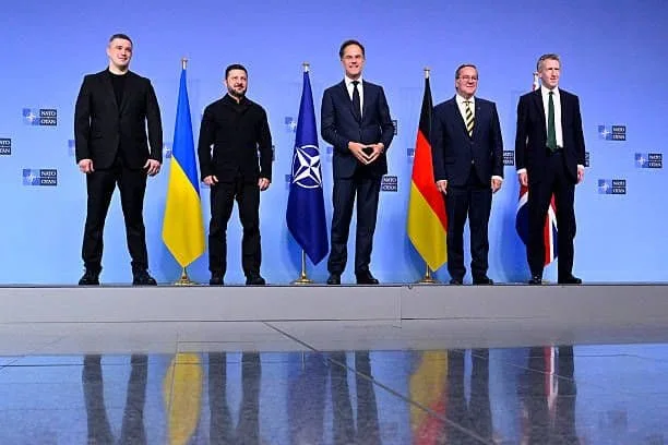 UK and Zelenskyy push toward nuclear war despite Trump's warnings.