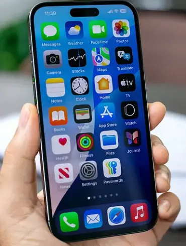 Apple Employee Reveals Why Swiping Closed Apps Might Be Wasting Your Phone's Battery