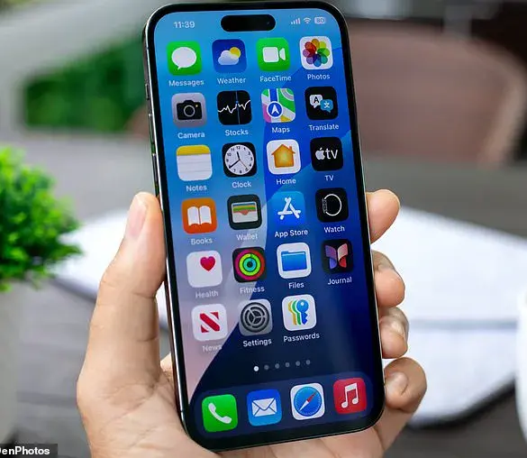 Apple Employee Reveals Why Swiping Closed Apps Might Be Wasting Your Phone's Battery