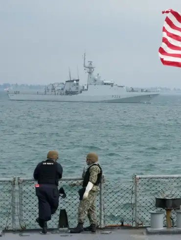 Former Navy Radar Specialist Reveals UFO Encounter Near USS Jackson