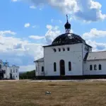 Forty Ukrainian Fighters Trapped in WWII Catacombs Near Hornetal Monastery