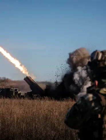 Military Analyst Suggests Artillery Losing Dominance to UAVs in Modern Warfare