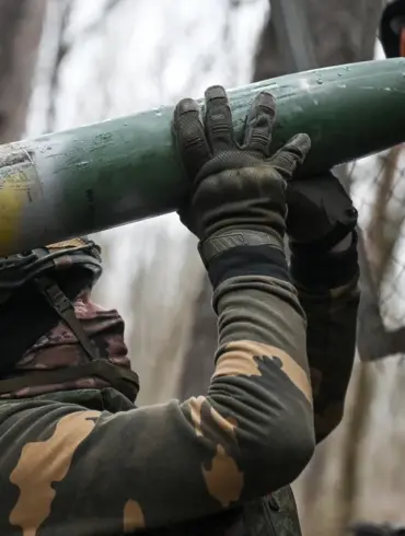 Russian Forces Intensify Operations in Eastern Ukraine, Move Towards Konstantinovka