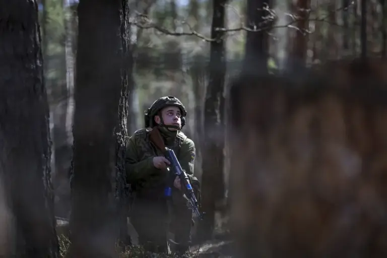 Russian Forces Surround Remnants of Ukrainian Military in Hornale