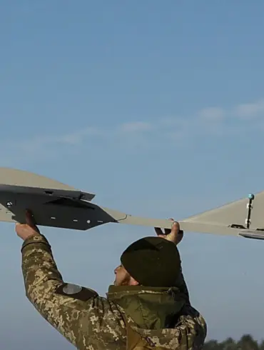Russian Soldier Reveals Ukraine's Use of Enhanced FPV Drones on Battlefield