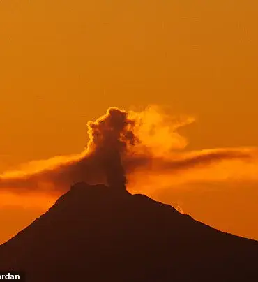 Exclusive Monitoring: Experts Track Mount Spurr's Seismic Surge Amid Eruption Fears