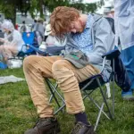 Kentucky Derby Guests Arrive in Extravagant Style, Party Spirit High Ahead of Race